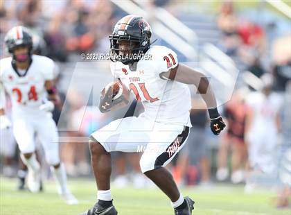 Thumbnail 3 in Edwardsville @ Belleville East photogallery.