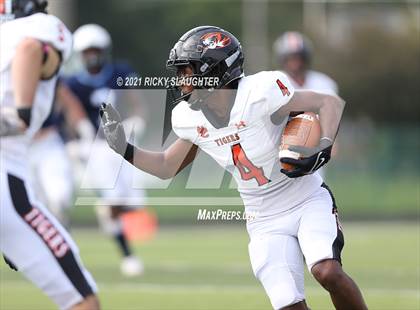 Thumbnail 3 in Edwardsville @ Belleville East photogallery.