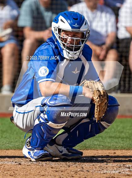 Thumbnail 2 in Huntington Beach vs Santa Margarita (CIF SS DIV 1 Round 2) photogallery.