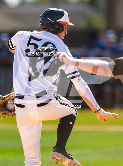 Thumbnail 2 in Huntington Beach vs Santa Margarita (CIF SS DIV 1 Round 2) photogallery.