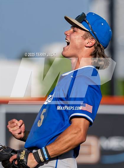 Thumbnail 3 in Huntington Beach vs Santa Margarita (CIF SS DIV 1 Round 2) photogallery.