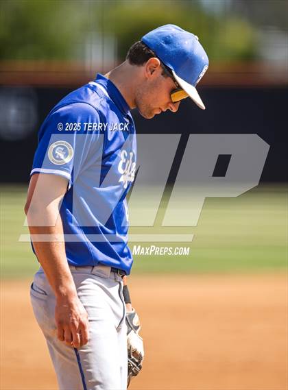Thumbnail 1 in Huntington Beach vs Santa Margarita (CIF SS DIV 1 Round 2) photogallery.