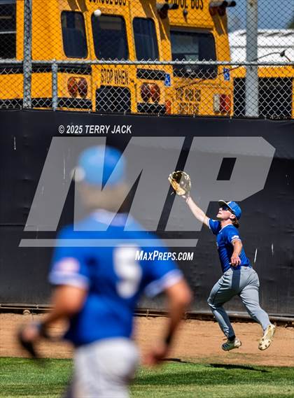 Thumbnail 1 in Huntington Beach vs Santa Margarita (CIF SS DIV 1 Round 2) photogallery.