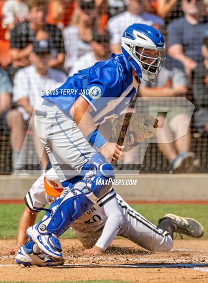 Thumbnail 3 in Huntington Beach vs Santa Margarita (CIF SS DIV 1 Round 2) photogallery.