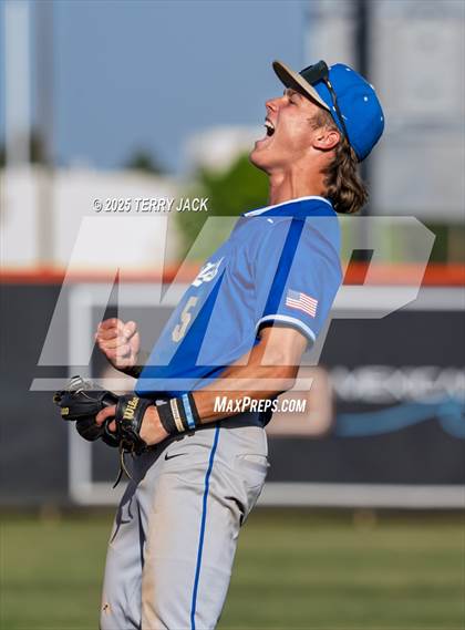 Thumbnail 2 in Huntington Beach vs Santa Margarita (CIF SS DIV 1 Round 2) photogallery.