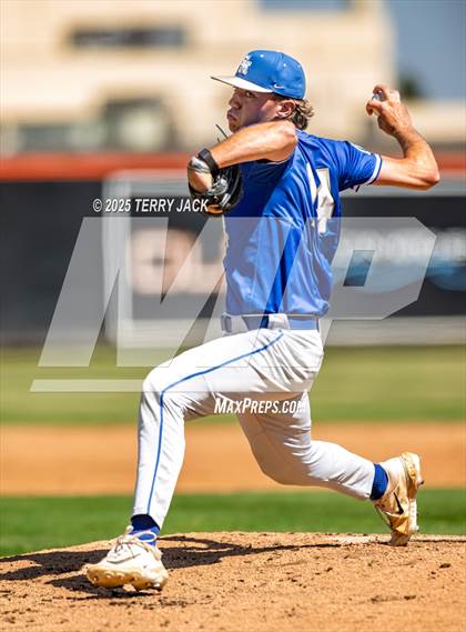 Thumbnail 2 in Huntington Beach vs Santa Margarita (CIF SS DIV 1 Round 2) photogallery.