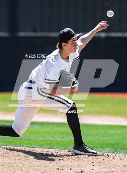 Thumbnail 1 in Huntington Beach vs Santa Margarita (CIF SS DIV 1 Round 2) photogallery.