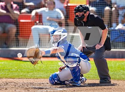Thumbnail 2 in Huntington Beach vs Santa Margarita (CIF SS DIV 1 Round 2) photogallery.