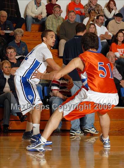 Thumbnail 3 in Vienna vs. Sparta (Sesser Holiday Tournament) photogallery.