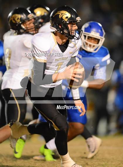 Thumbnail 2 in Berwick vs. West Feliciana (LHSAA 3A 2nd Round Playoff) photogallery.