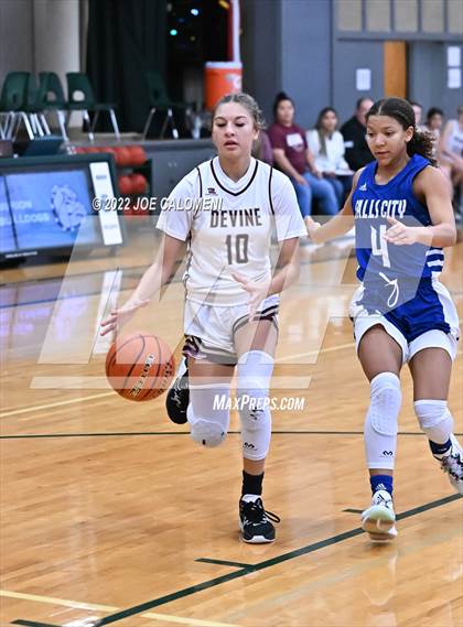 Thumbnail 3 in Devine vs Falls City (Marion Basketball Tournament) photogallery.