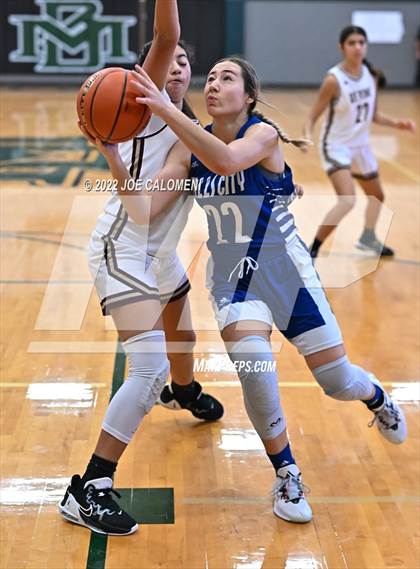 Thumbnail 3 in Devine vs Falls City (Marion Basketball Tournament) photogallery.