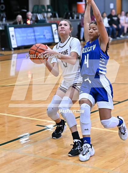 Thumbnail 3 in Devine vs Falls City (Marion Basketball Tournament) photogallery.