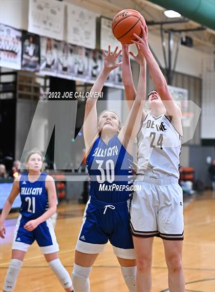Thumbnail 1 in Devine vs Falls City (Marion Basketball Tournament) photogallery.