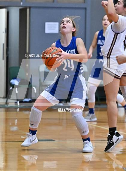 Thumbnail 3 in Devine vs Falls City (Marion Basketball Tournament) photogallery.