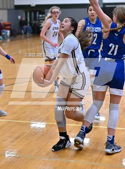 Thumbnail 2 in Devine vs Falls City (Marion Basketball Tournament) photogallery.