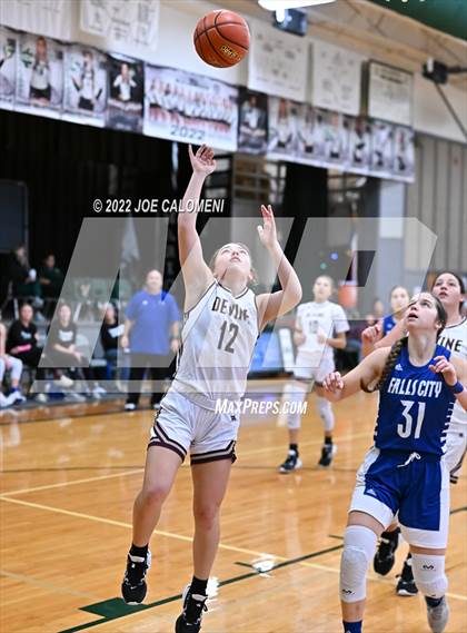 Thumbnail 3 in Devine vs Falls City (Marion Basketball Tournament) photogallery.