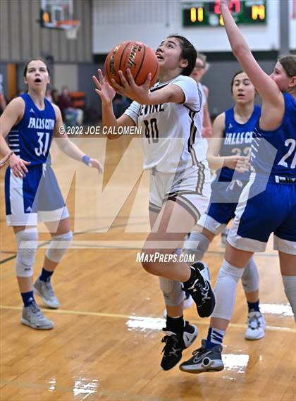Thumbnail 2 in Devine vs Falls City (Marion Basketball Tournament) photogallery.