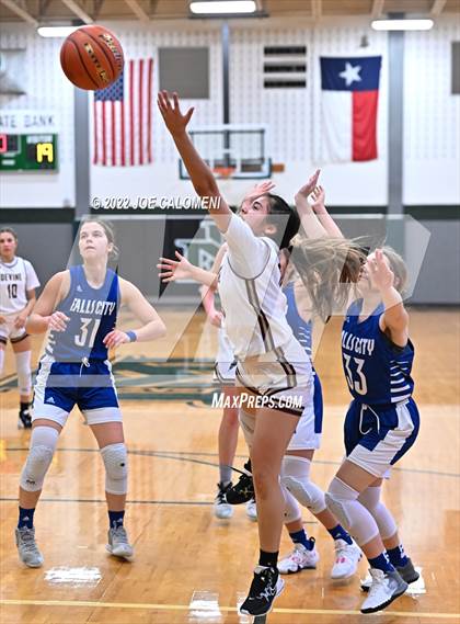 Thumbnail 1 in Devine vs Falls City (Marion Basketball Tournament) photogallery.