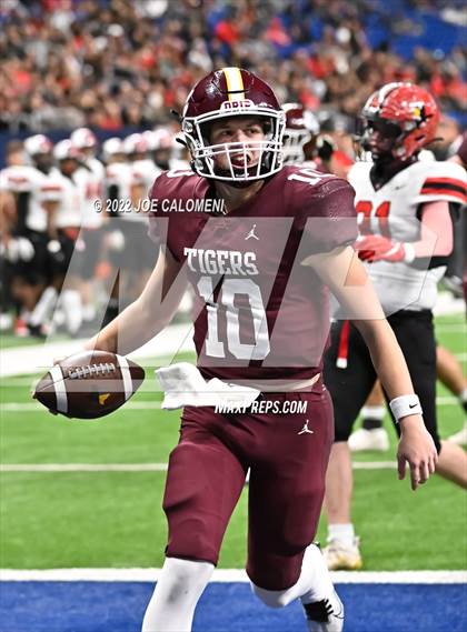Thumbnail 2 in Dripping Springs vs Harlingen (UIL 6A Regional Quarterfinals) photogallery.