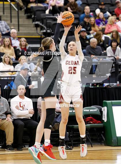 Thumbnail 1 in Green Canyon vs. Cedar (UHSAA 4A Quarterfinals) photogallery.