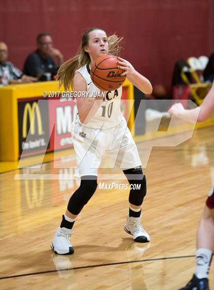 Thumbnail 3 in Archbishop Hannan vs. Mt. Carmel (All State Sugar Bowl Classic) photogallery.