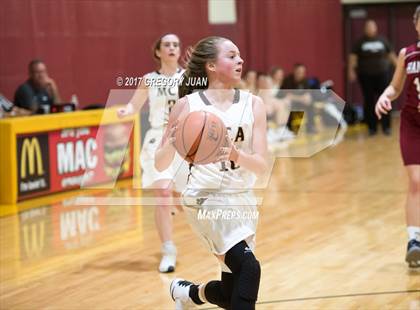 Thumbnail 1 in Archbishop Hannan vs. Mt. Carmel (All State Sugar Bowl Classic) photogallery.