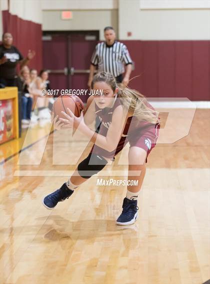 Thumbnail 3 in Archbishop Hannan vs. Mt. Carmel (All State Sugar Bowl Classic) photogallery.