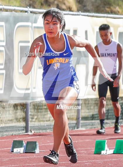 Thumbnail 3 in FVL Championships (100, 200, 400, 800 Meter) photogallery.