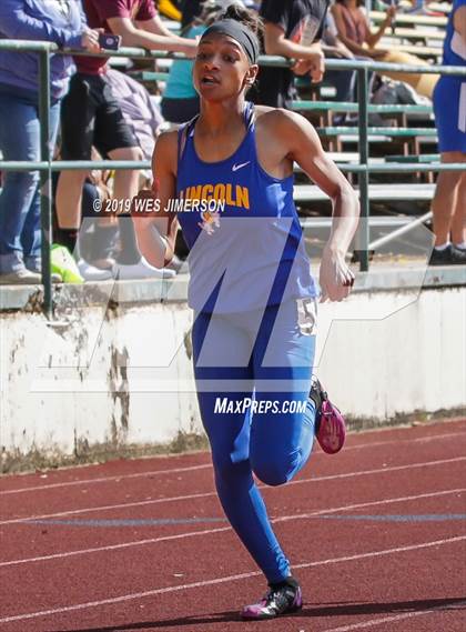 Thumbnail 2 in FVL Championships (100, 200, 400, 800 Meter) photogallery.