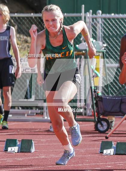 Thumbnail 2 in FVL Championships (100, 200, 400, 800 Meter) photogallery.