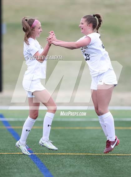 Thumbnail 3 in Arapahoe @ Cherokee Trail photogallery.