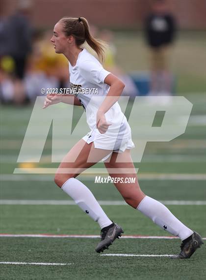 Thumbnail 2 in Arapahoe @ Cherokee Trail photogallery.