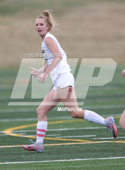 Thumbnail 2 in Arapahoe @ Cherokee Trail photogallery.