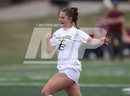 Thumbnail 1 in Arapahoe @ Cherokee Trail photogallery.