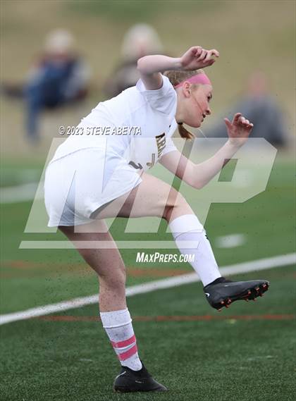 Thumbnail 1 in Arapahoe @ Cherokee Trail photogallery.