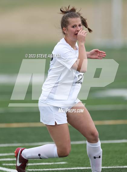 Thumbnail 1 in Arapahoe @ Cherokee Trail photogallery.