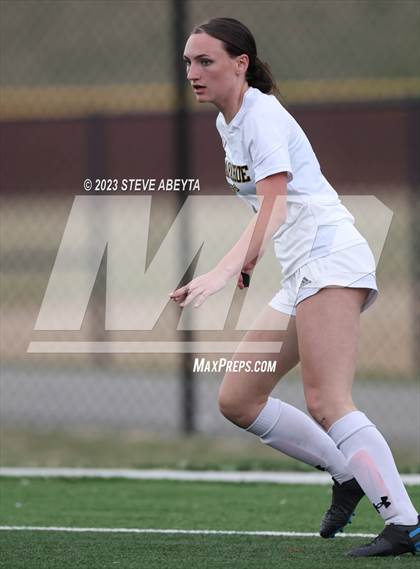 Thumbnail 1 in Arapahoe @ Cherokee Trail photogallery.