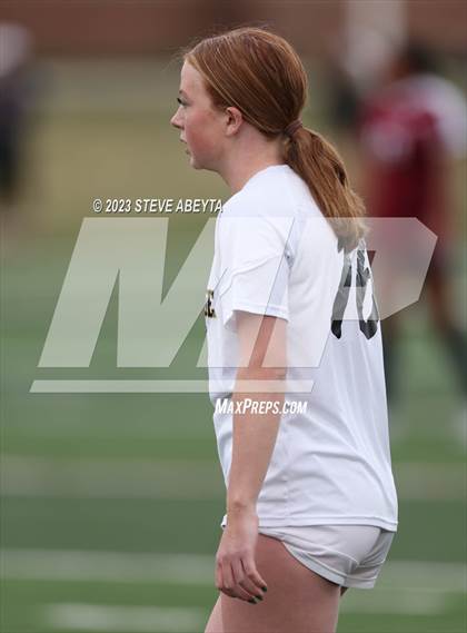 Thumbnail 1 in Arapahoe @ Cherokee Trail photogallery.