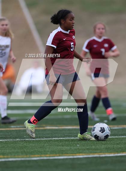 Thumbnail 1 in Arapahoe @ Cherokee Trail photogallery.