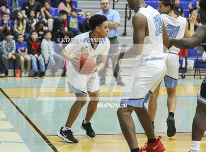 Thumbnail 1 in Sam Rayburn vs. Brazoswood (McDonald's Texas Invitational) photogallery.