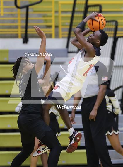 Thumbnail 3 in Westover vs McDonough (GHSA 4A State Playoff - Quarterfinals) photogallery.