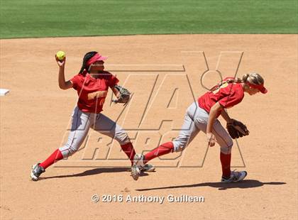 Thumbnail 3 in Paraclete vs. Savanna (CIF SS Div 6 Final) photogallery.
