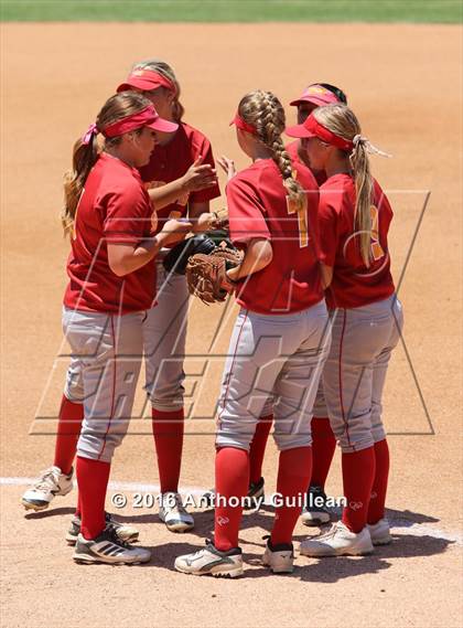 Thumbnail 3 in Paraclete vs. Savanna (CIF SS Div 6 Final) photogallery.