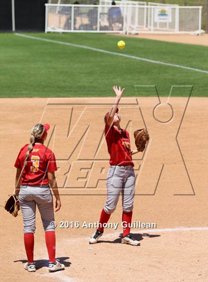 Thumbnail 3 in Paraclete vs. Savanna (CIF SS Div 6 Final) photogallery.