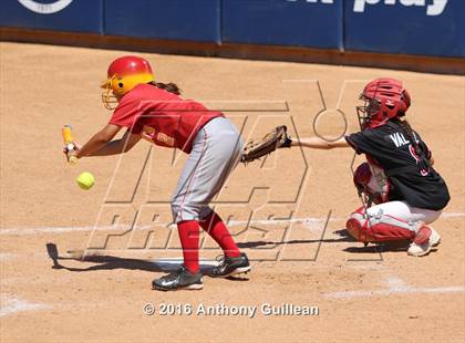 Thumbnail 3 in Paraclete vs. Savanna (CIF SS Div 6 Final) photogallery.