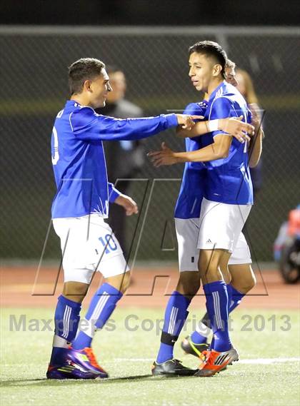 Thumbnail 2 in San Clemente vs. El Rancho (CIF SoCal Regional D1 Final) photogallery.