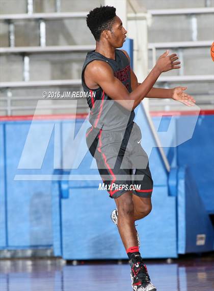 Thumbnail 3 in Liberty vs. Carver (Thanksgiving Hoopfest) photogallery.