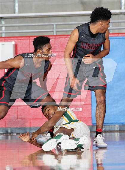 Thumbnail 2 in Liberty vs. Carver (Thanksgiving Hoopfest) photogallery.