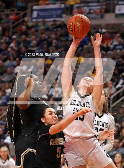Thumbnail 3 in Kennedy Catholic vs. Homer-Center (PIAA 2A Championship) photogallery.